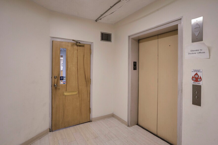 More Photos Of 3 Washington Cir NW, Washington Office For Sale