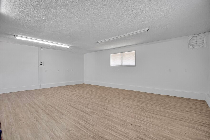 More Photos Of 16710 SE Sunnyside Rd, Happy Valley Flex For Sale