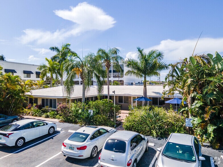 Primary Photo Of 2648 NE 32nd St, Fort Lauderdale Hotel For Sale
