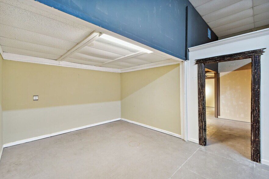 More Photos Of 1956 Kingsley Ave, Orange Park General Retail For Sale