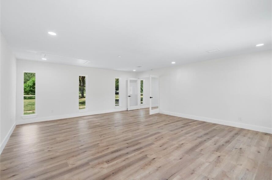 More Photos Of 12019 Beth Ln, Magnolia Light Distribution For Sale