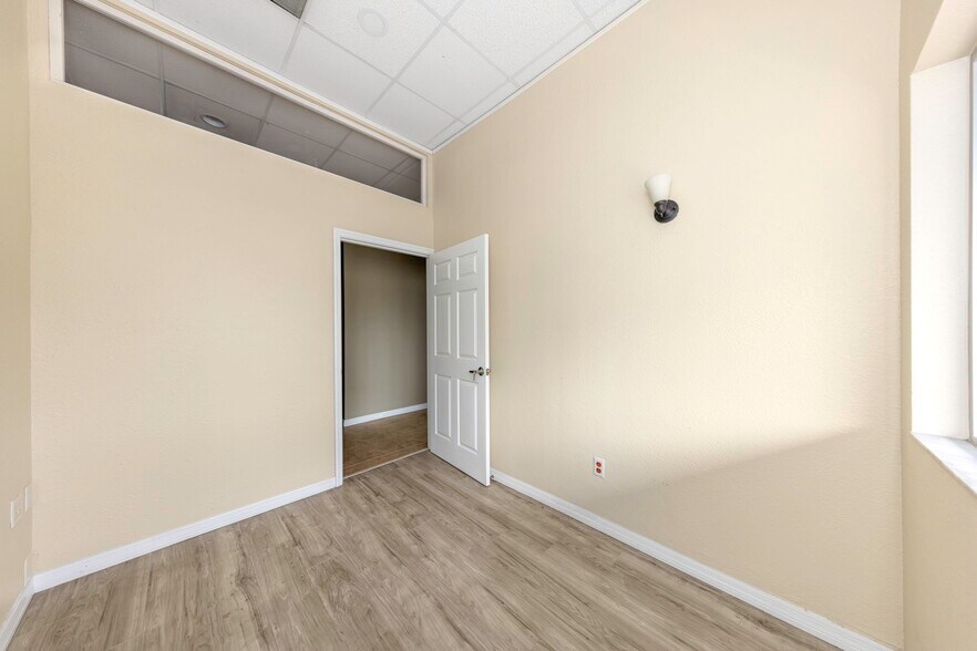 More Photos Of 655 N Indiana Ave, Englewood Medical For Sale