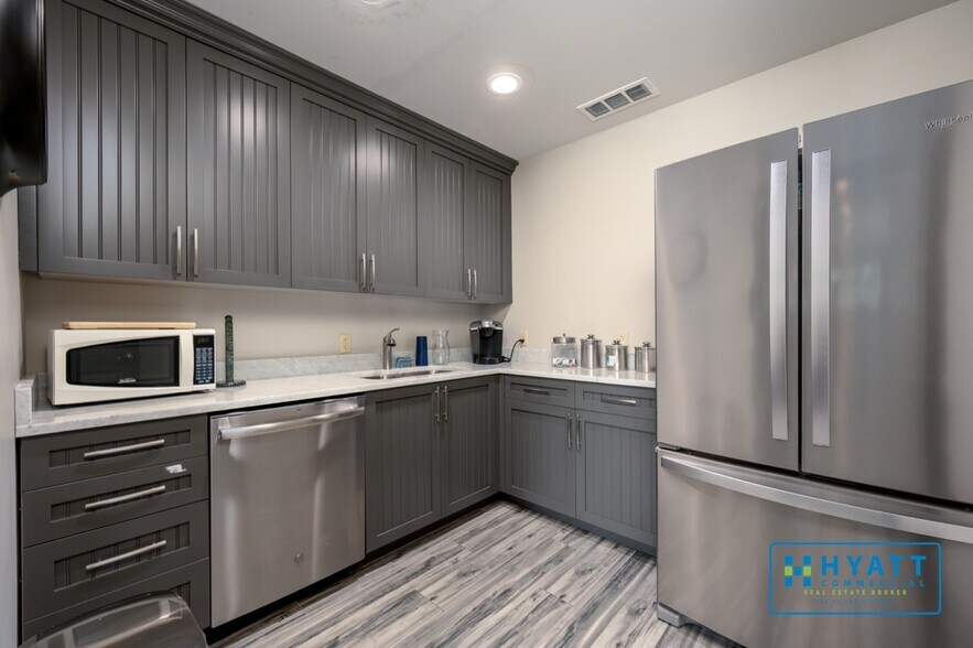 More Photos Of 27 Old Solomons Island Rd, Annapolis Office For Lease