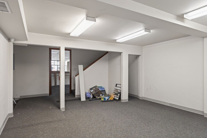 More Photos Of 948 E Main St, Santa Paula Bank For Sale