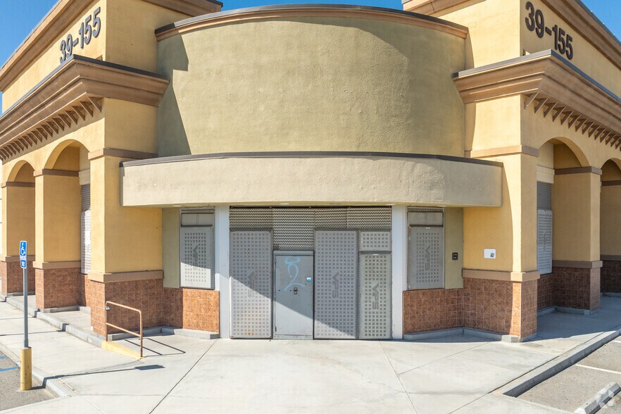 More Photos Of 39155 Washington St, Palm Desert Drugstore For Lease
