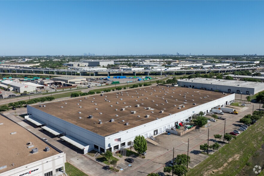 More Photos Of 7100 Business Park Dr, Houston Warehouse For Lease