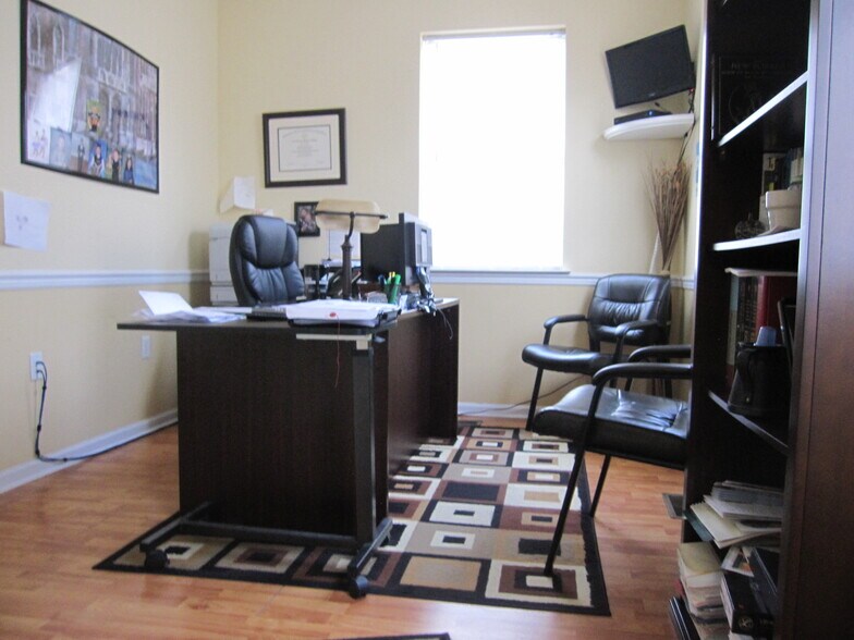 More Photos Of 199 Broad St, Bloomfield Medical For Lease