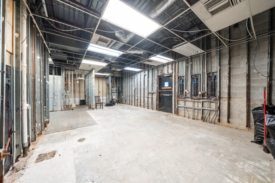 More Photos Of 2221 W Walnut St, Rogers Restaurant For Sale