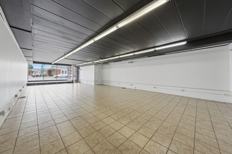 More Photos Of 3837 W 95th St, Evergreen Park Storefront Retail Residential For Sale
