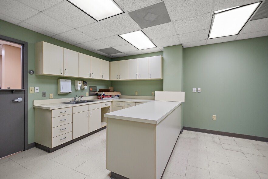 More Photos Of 1815 Hospital Dr, Jackson Medical For Sale