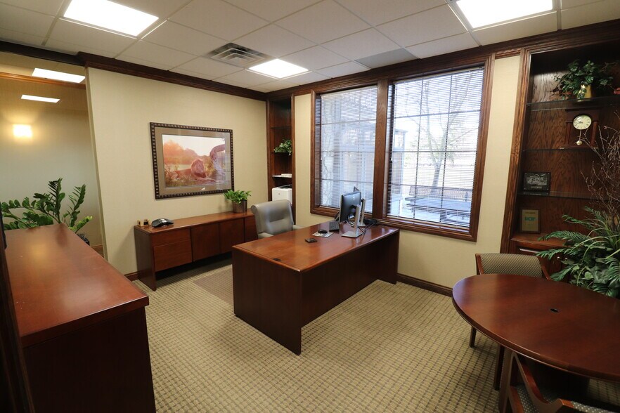 More Photos Of 9009 Coldwater Rd, Fort Wayne Unknown For Lease