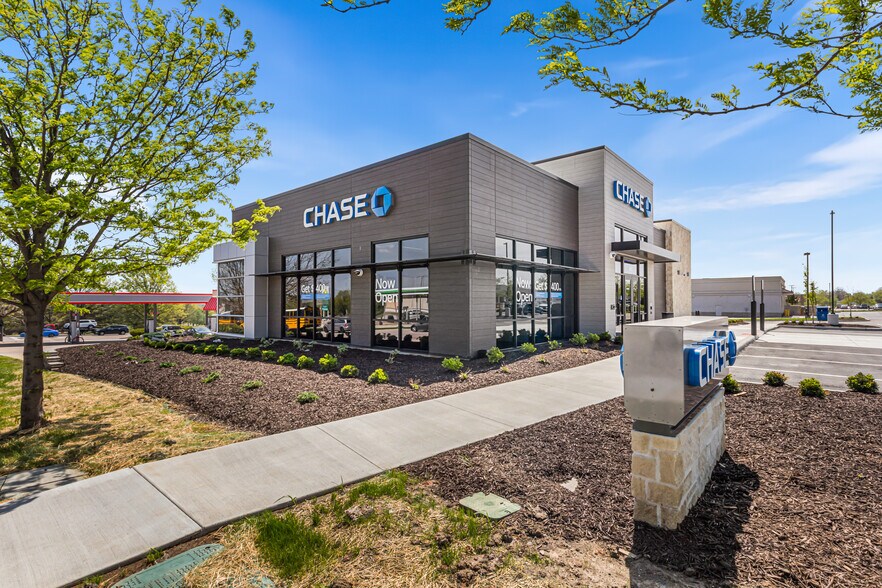 More Photos Of 651 E Red Bridge Rd, Kansas City Office For Sale