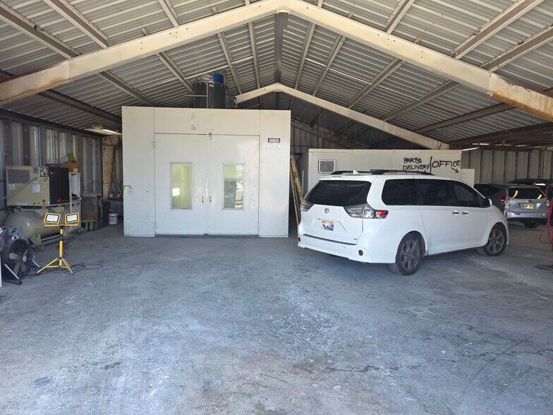 More Photos Of 2844-2850 Kaihikapu St, Honolulu Warehouse For Lease