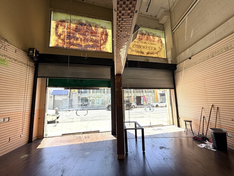 More Photos Of 951 Crocker St, Los Angeles Storefront Retail Office For Lease