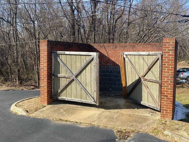 More Photos Of 1496 Anderson Hwy, Cumberland Bank For Lease