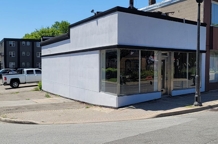 More Photos Of 4728 Valley Way, Niagara Falls Auto Repair For Sale