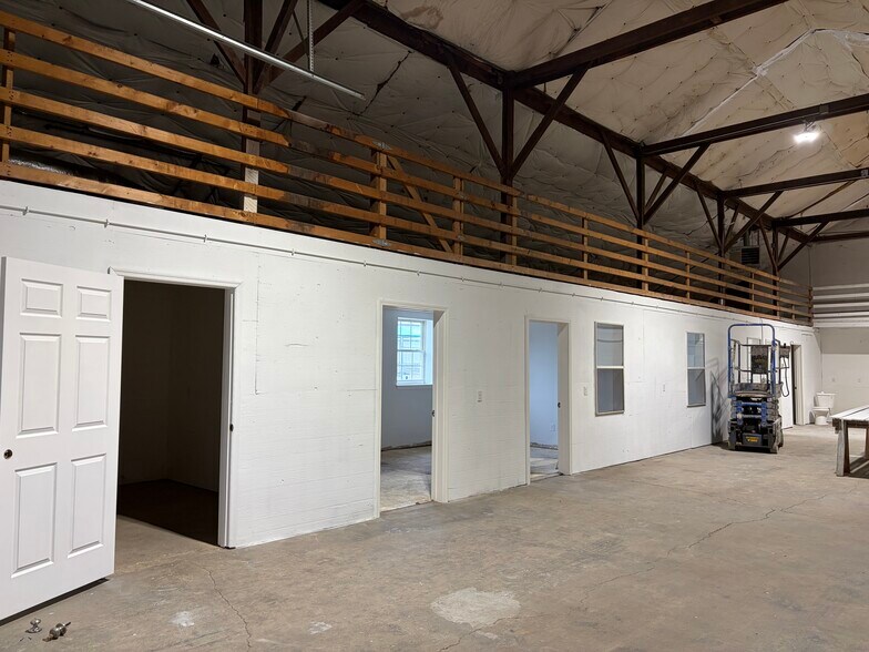 More Photos Of 1354 W College St, Murfreesboro Flex For Lease