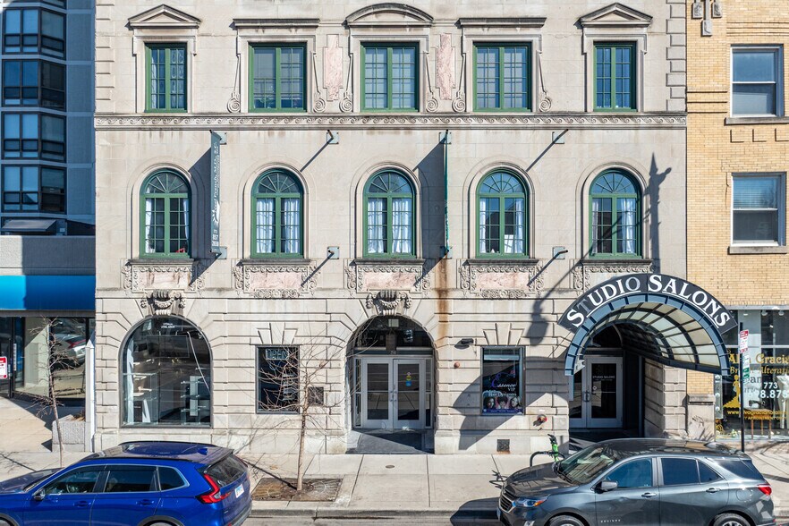 More Photos Of 2551 N Clark St, Chicago Medical For Lease