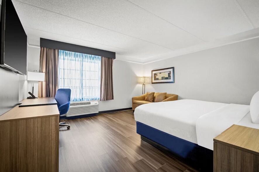 More Photos Of 8730 NW 27th St, Miami Hotel For Sale