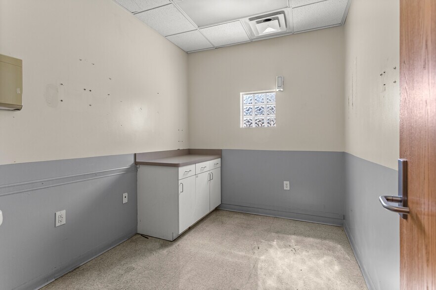 More Photos Of 18917 Joy Rd, Detroit Medical For Sale