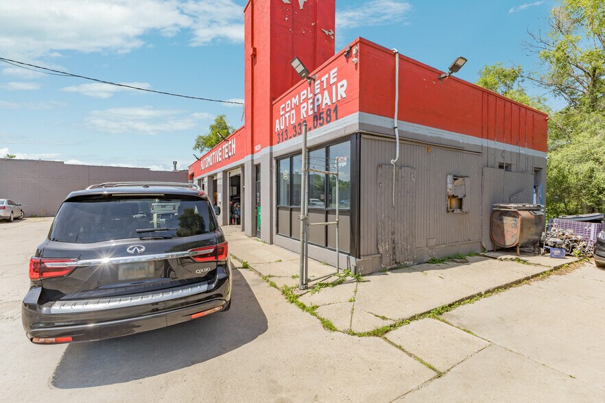 More Photos Of 10200 Whittier, Detroit Auto Repair For Lease