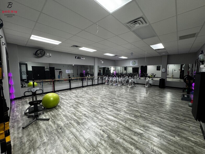 More Photos Of 1405 Sidney Baker St, Kerrville Office For Lease