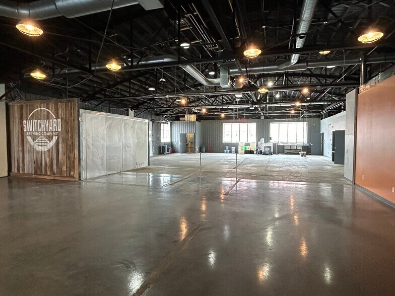 More Photos Of 419 N Walnut St, Bloomington Bar For Sale