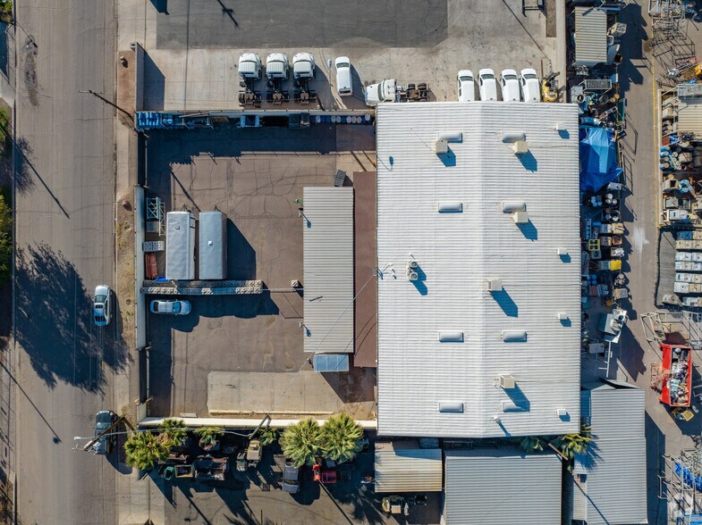 More Photos Of 2434 S 11th Ave, Phoenix Manufacturing For Lease