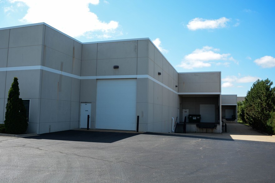 More Photos Of 26735 W Commerce Dr, Volo Warehouse For Sale