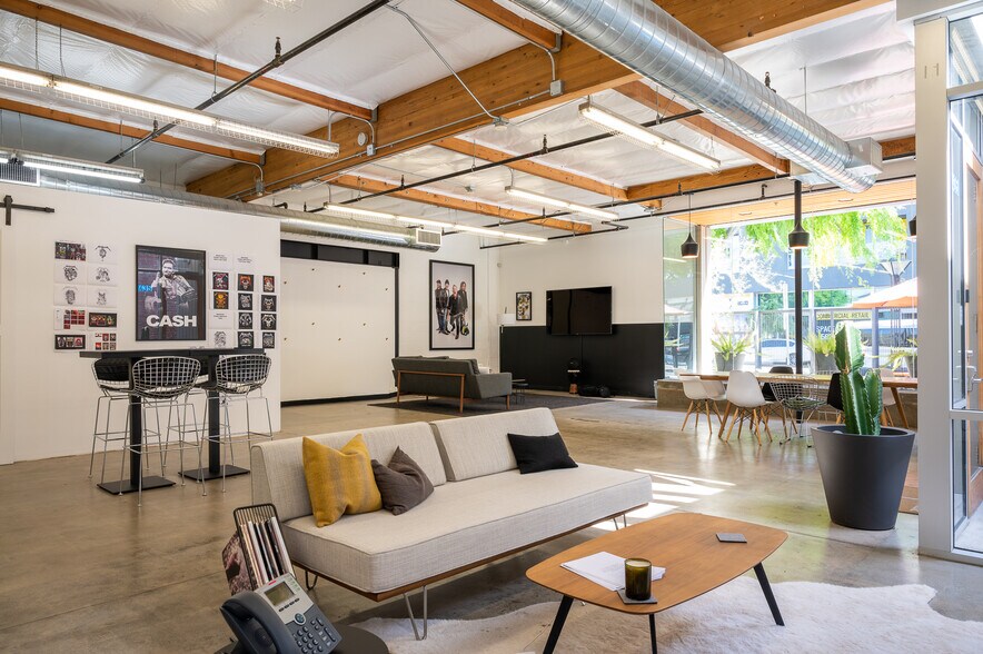 More Photos Of 435-441 E 4th St, Long Beach Storefront Retail Office For Lease