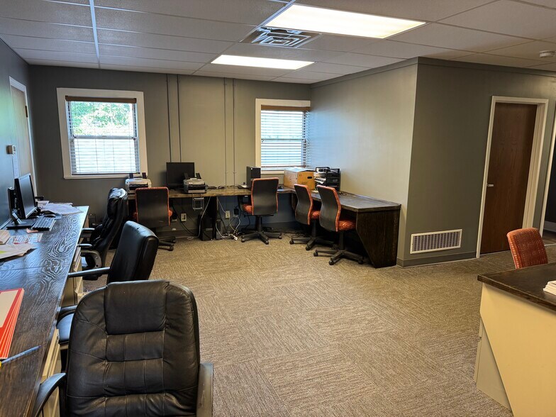 More Photos Of 118-122 Western Ave, Akron Coworking Space