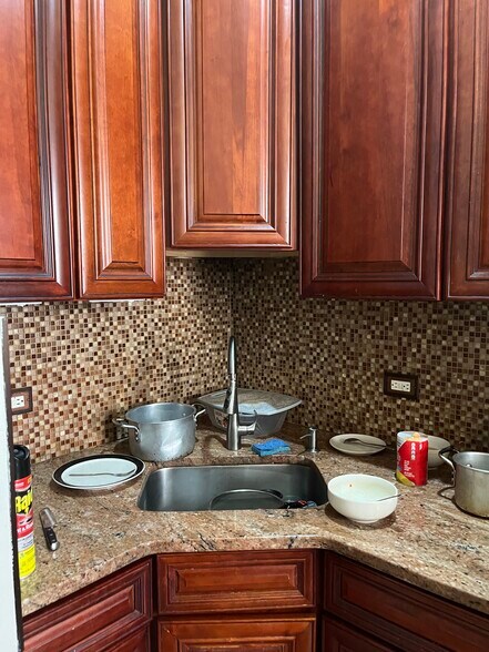 More Photos Of 607 Knickerbocker Ave, Brooklyn Storefront Retail Residential For Sale