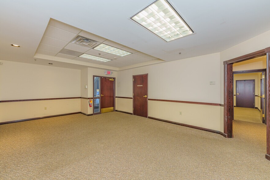More Photos Of 10 Maxwell Dr, Clifton Park Medical For Lease