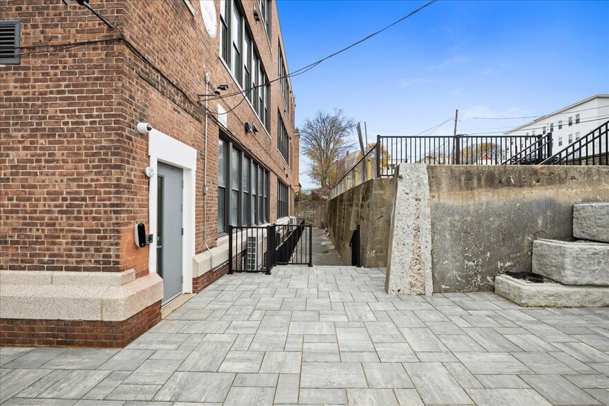 More Photos Of 22 Waverly St, Worcester Apartments For Sale