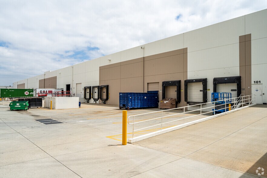 More Photos Of 4495 E Wall St, Ontario Distribution For Lease