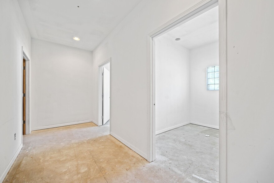 More Photos Of 341 Candler Rd, Atlanta Freestanding For Sale