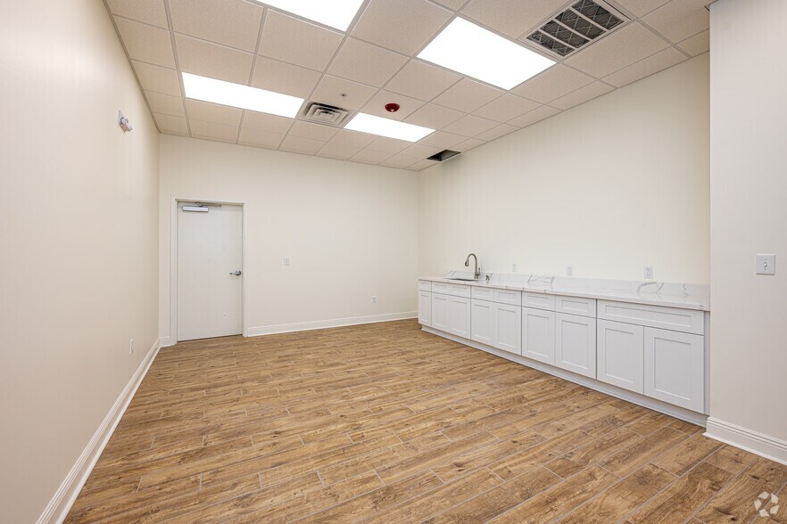 More Photos Of 2030 Rue Sucre, Suite 100, Luling Distribution For Lease