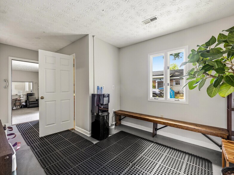 More Photos Of 2124 Hendersonville Rd, Arden Office For Sale