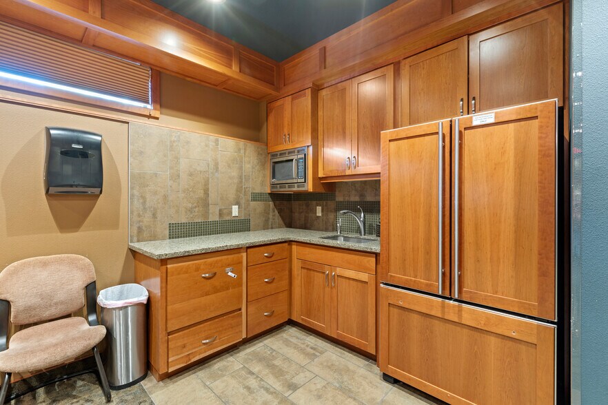 More Photos Of 2435 NW Kline St, Roseburg Medical For Lease