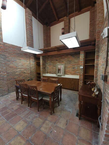 More Photos Of 2323 N Walton Walker Blvd, Dallas Office For Sale