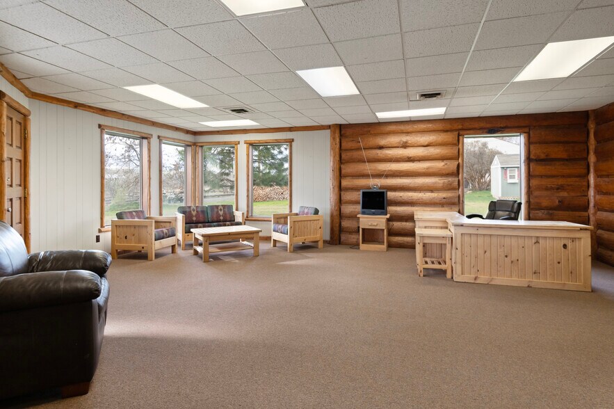 More Photos Of 615 Timber Ln, Maupin Office For Sale