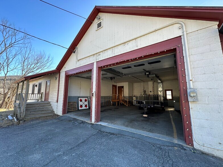 More Photos Of 7392 US-4, Woodstock Police Fire Station For Sale