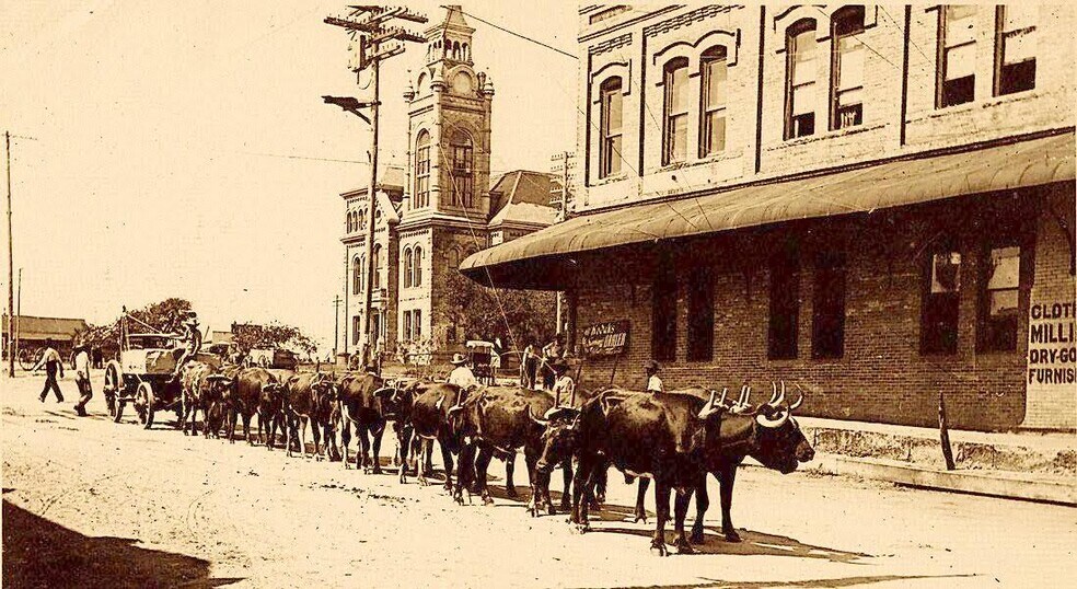 More Photos Of 101 W Main St, Llano Storefront Retail Office For Lease