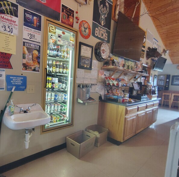 More Photos Of 71 N Grant St, Glidden Restaurant For Sale