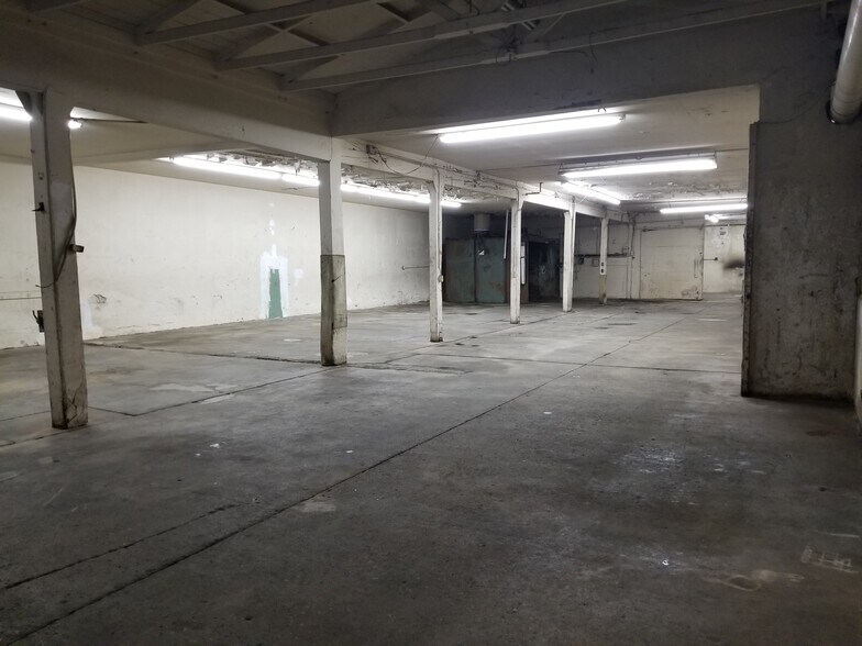 More Photos Of 425 E 58th St, Los Angeles Warehouse For Lease