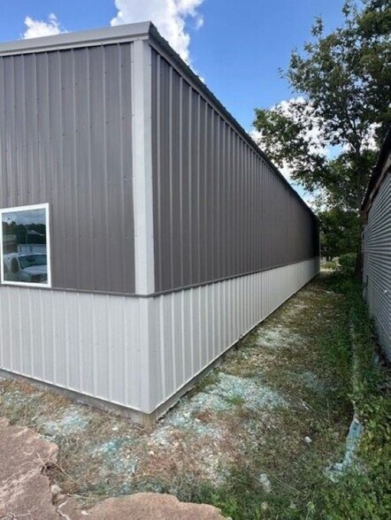 More Photos Of 248 Cosden Ave, Shidler Industrial For Sale