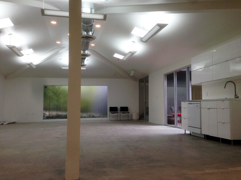 Primary Photo Of 2020 S Robertson Blvd, Los Angeles Loft Creative Space For Lease