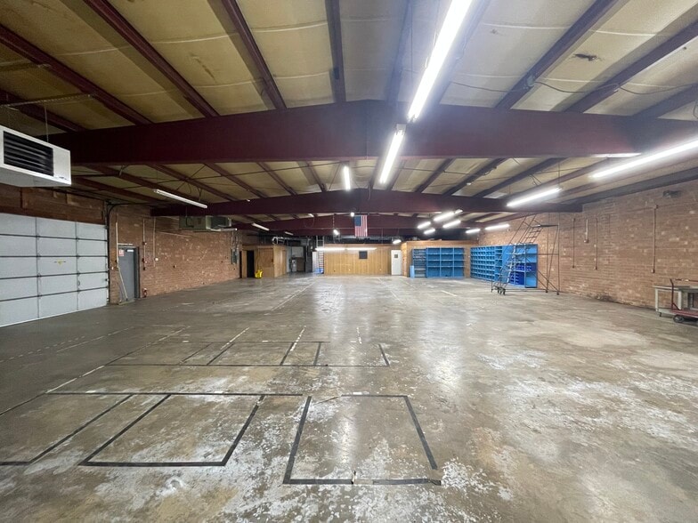 More Photos Of 1701 Lomond St, Winston-Salem Warehouse For Lease