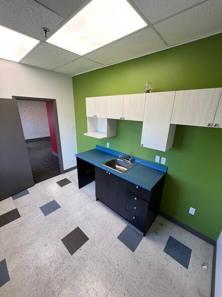 More Photos Of 643-675 Boul Curé-Labelle, Laval Storefront Retail Office For Lease