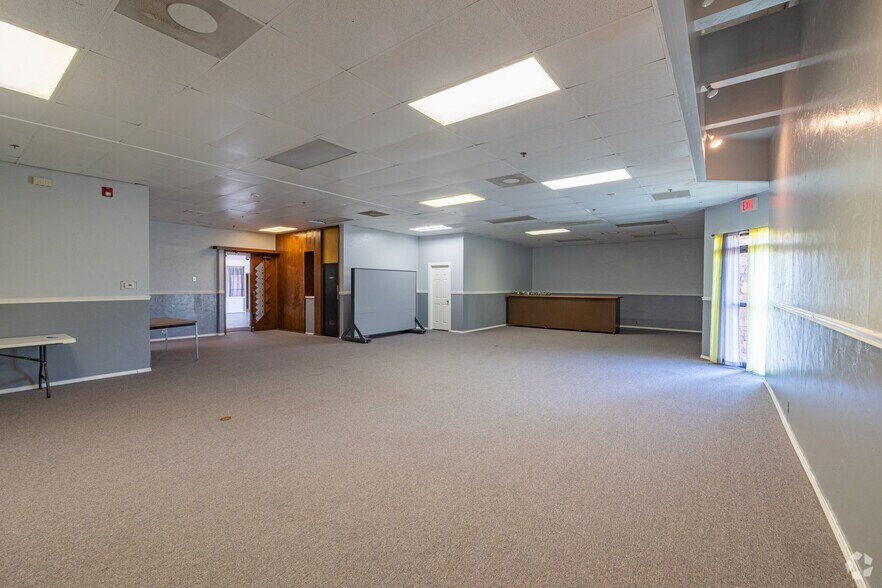 More Photos Of 6009 NW Expressway St, Oklahoma City Specialty For Sale